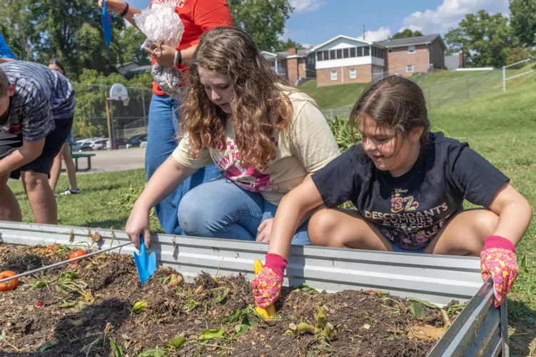 PHS students help younger gardeners at Criss
